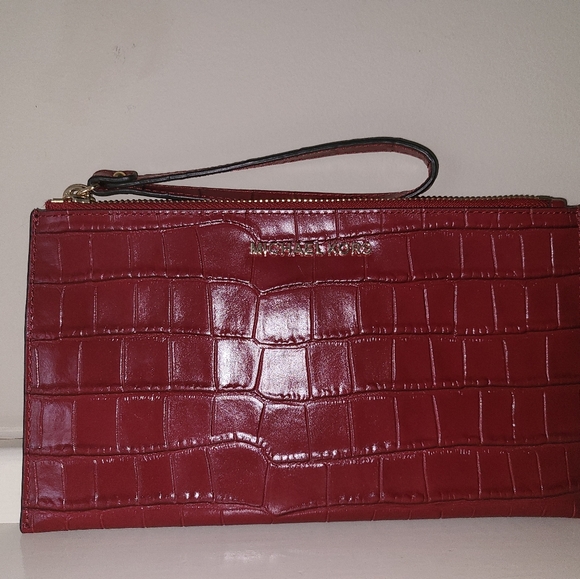 Michael Kors wristlet - Picture 2 of 6